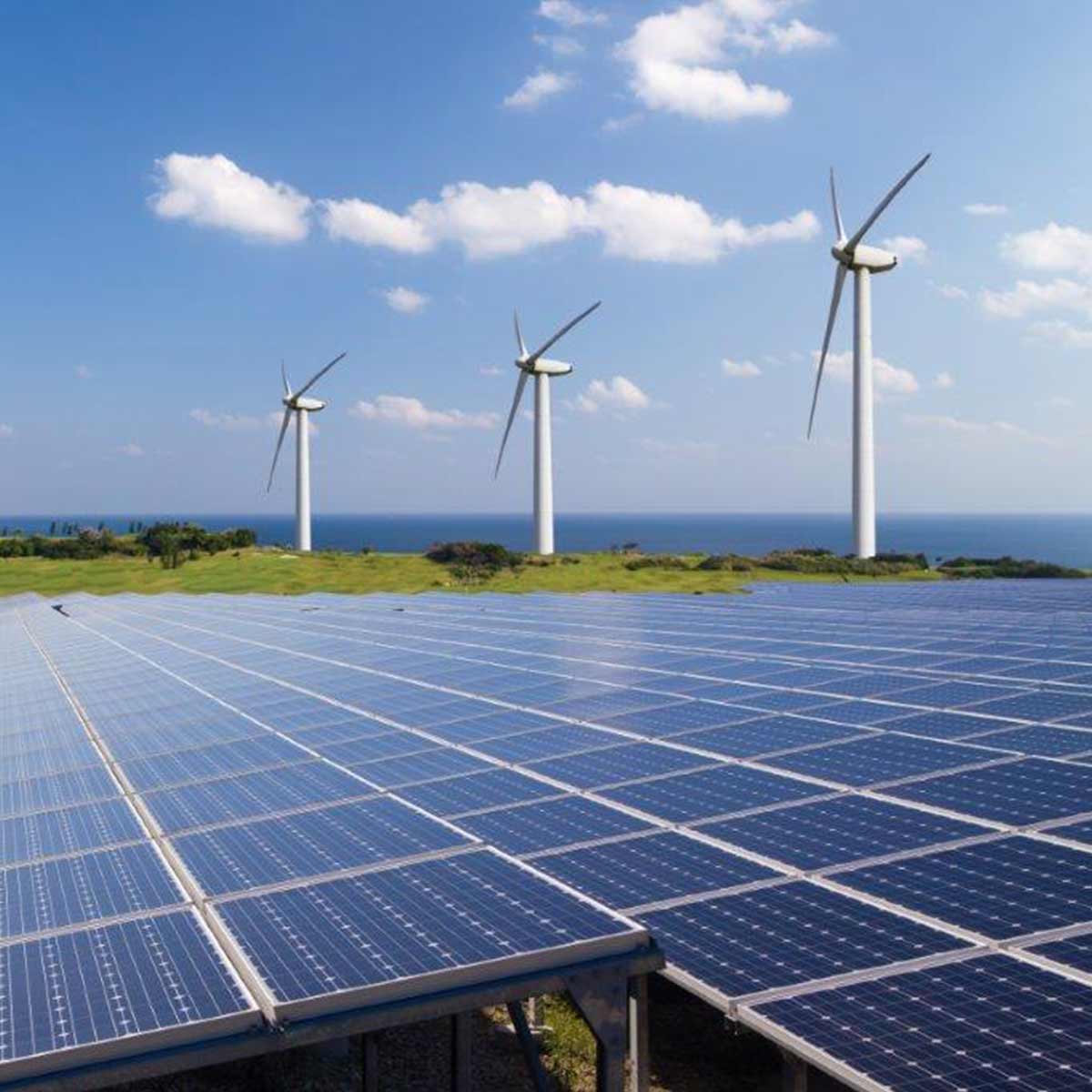 Kombination aus Solarkraft und Windkraft